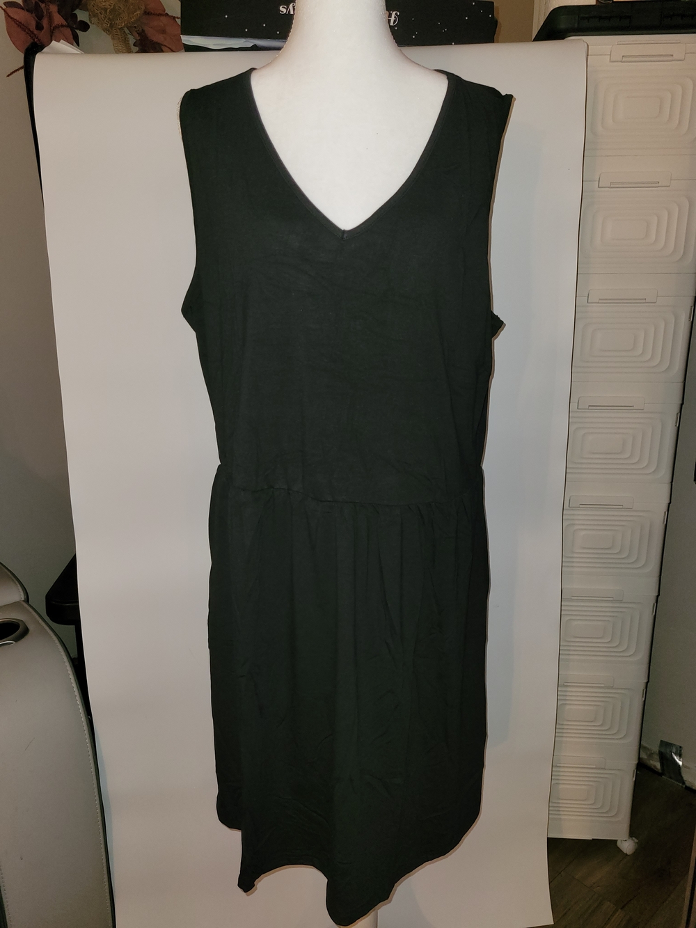 Sleeveless V-Neck Midi Dress in Black